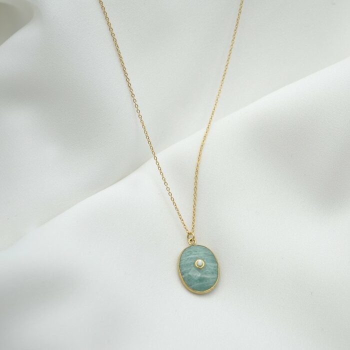 Collier avec son pendentif en Amazonite et Nacre