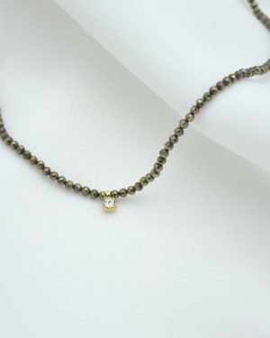 chaine avec perle, collier chaîne, collier perle, collier petites perles, collier swarovski, pyrite, swarovski