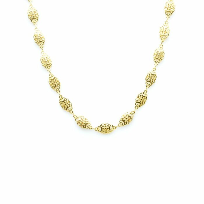 Collier dentelé