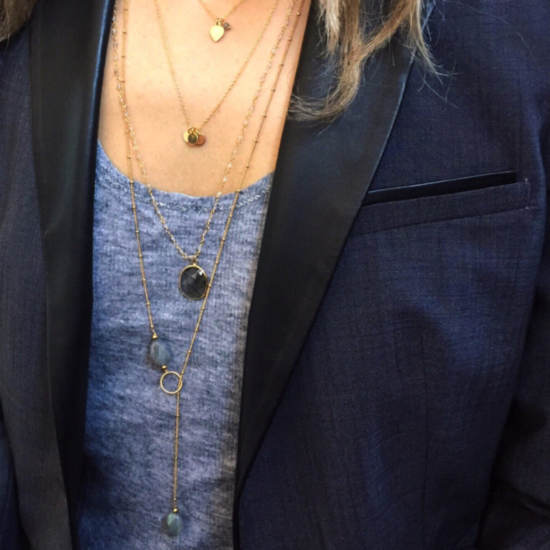 collier long, collier long pendentif, delhi, labradorite, pierre sertie, sautoir avec pendentif, sautoir pendentif, labradorite, pierre sertie, albane