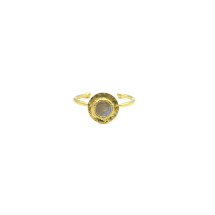 Bague plaque ronde martelée ornée d’une pierre – Labradorite