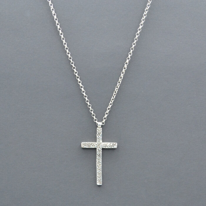 Collier croix argent martelé et ciselé