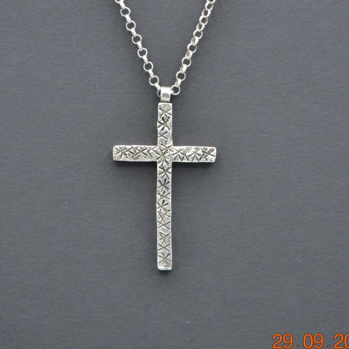 Collier croix argent martelé et ciselé