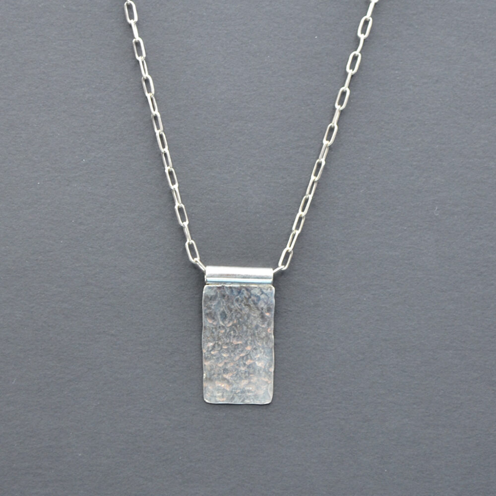 Collier plaque argent martelé