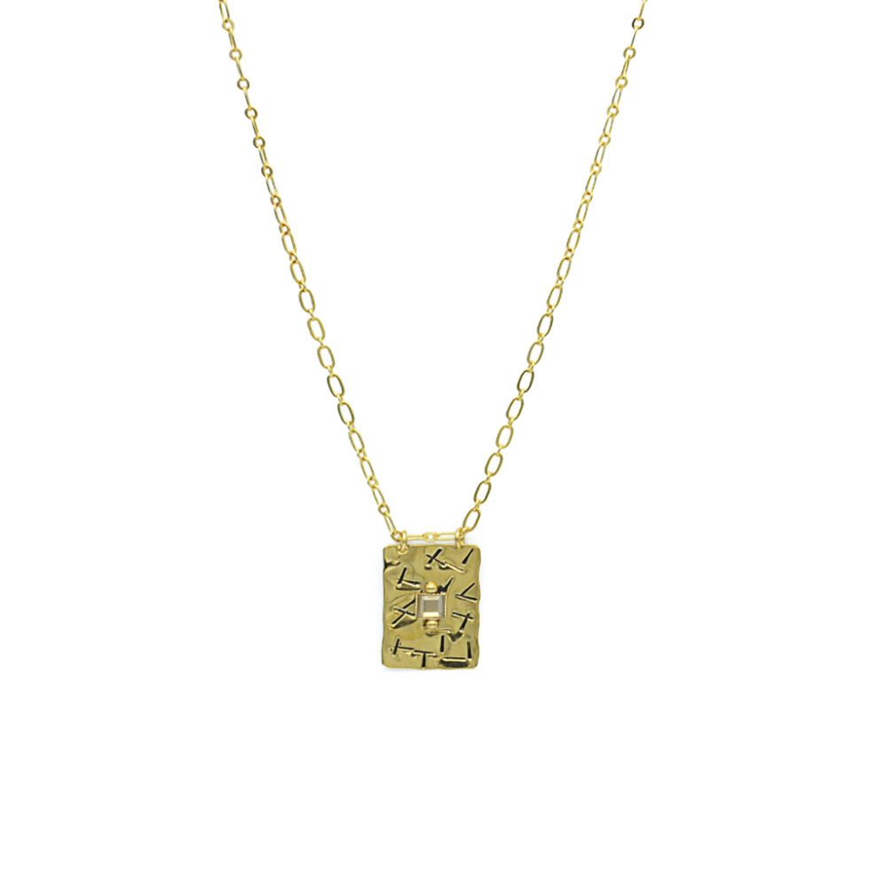 Collier plaque gravée et patinée orné d'un cristal – Image 3
