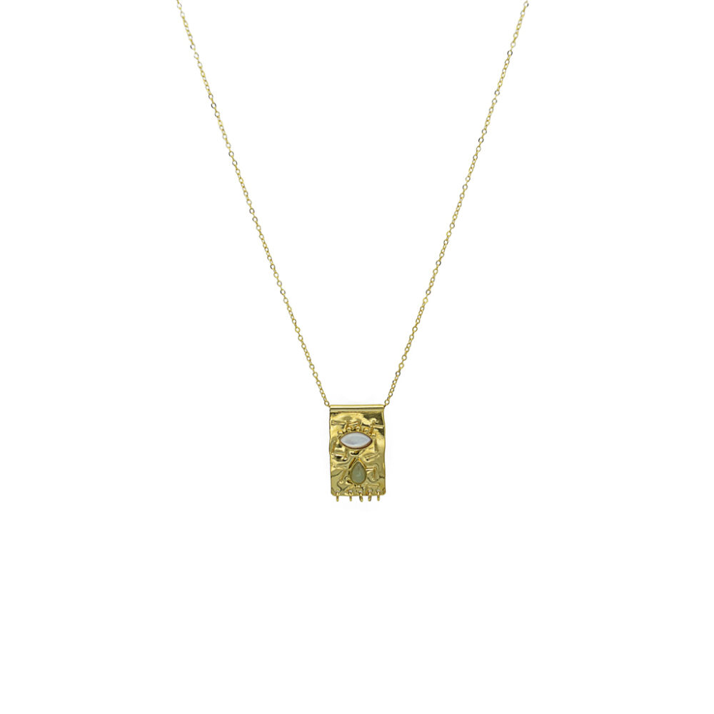 Collier plaque gravée deux pierres et anneaux