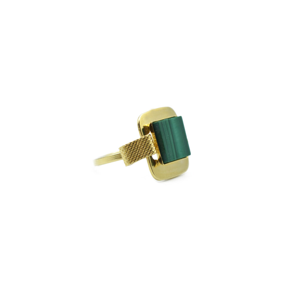 Bague carrée XL ornée d'une pierre
