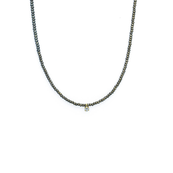 Collier chaîne avec des perles de pierre en pyrite ou spinelle