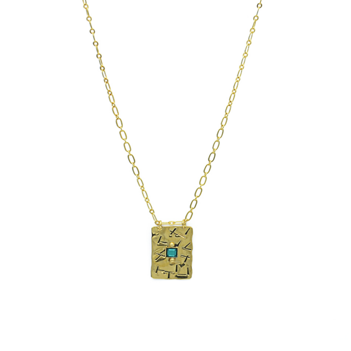 Collier plaque gravée et patinée orné d&rsquo;un cristal